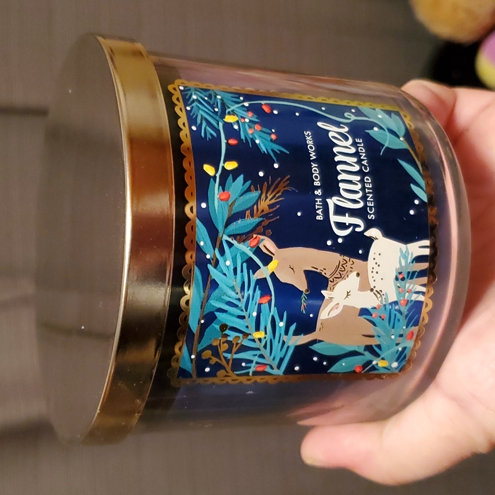 Bath & Body Works flannel scented candle 3 wick approx 25-45 hours New